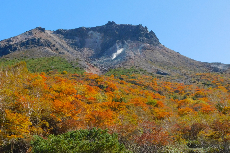 那須紅葉ゴンドラ近くの茶臼岳